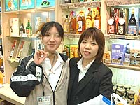 沖縄の那覇空港の売店のお姉さん。