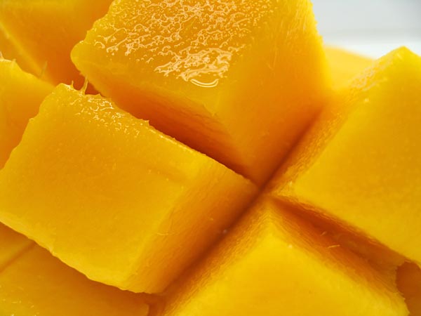 太陽の恵みたっぷり！安心の沖縄産 完熟マンゴー 直送便 - こだわりの果物屋紅光（べにこう）によるマンゴー販売